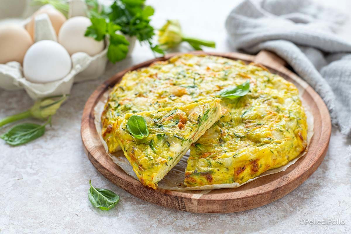 Cosa si crea unendo fiori di zucca e zucchine in una frittata soffice, profumata e saporita