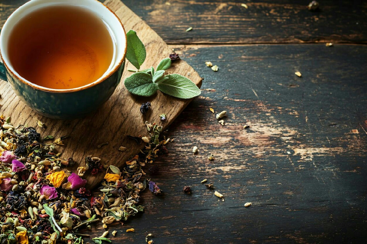 Effetti sul corpo di tisane e alimenti che riducono liquidi in eccesso e contrastano la stanchezza