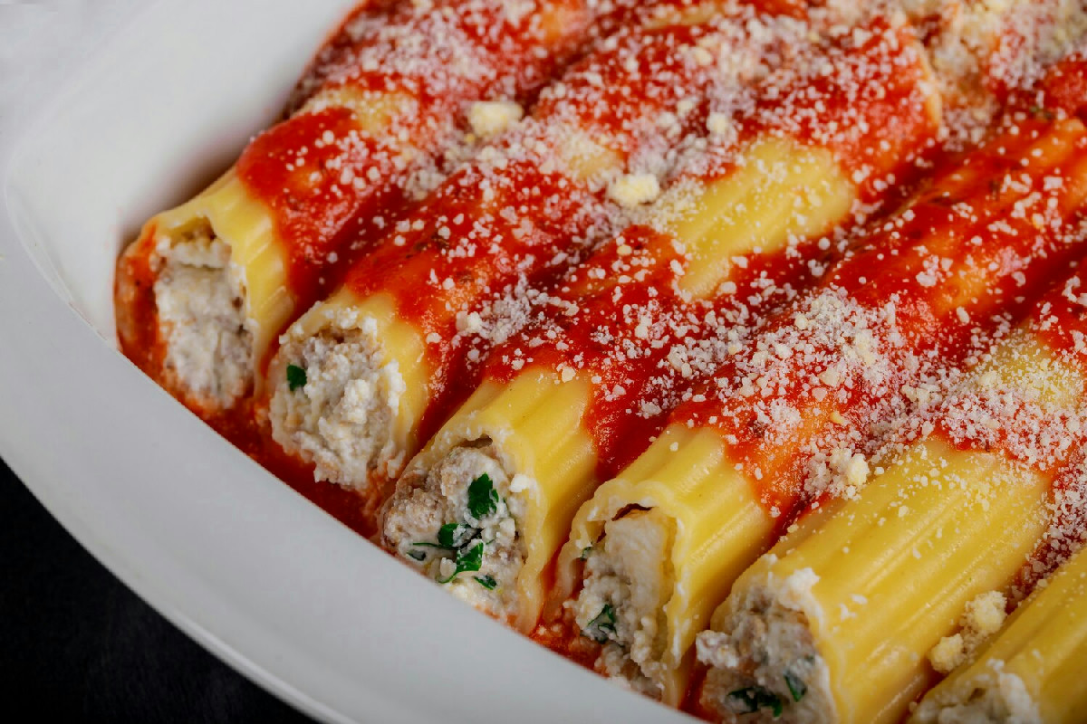 Quando la tradizione incontra il forno: cannelloni ripieni di carne per una festa in tavola