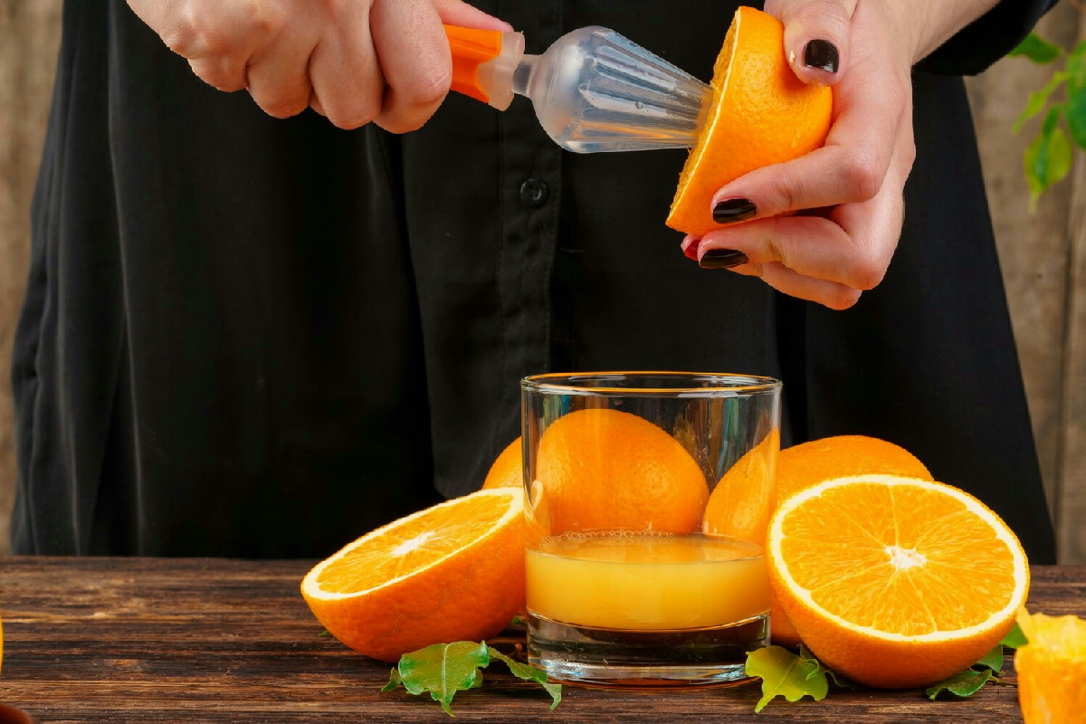 La spremuta d’arancia perde sapore e vitamine: le abitudini che riducono la qualità del succo
