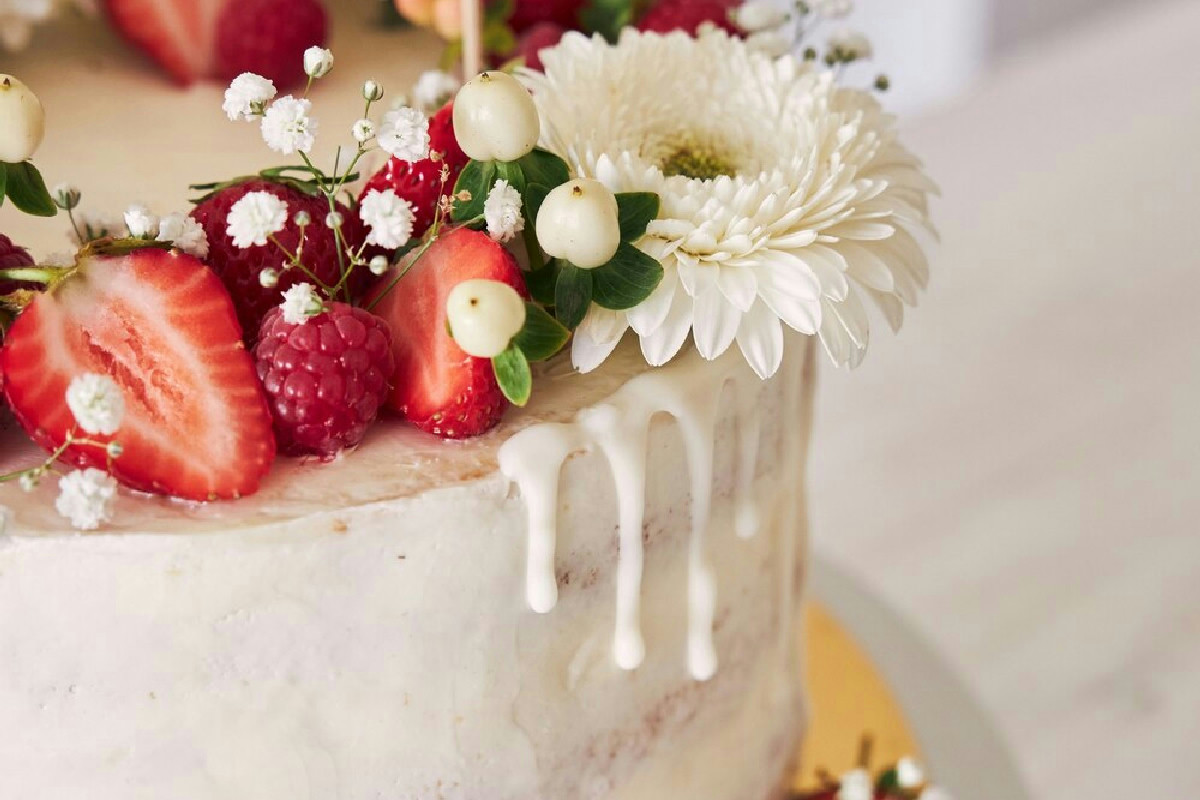 Torta soffice in 10 minuti con soli tre ingredienti senza lievito né complicazioni